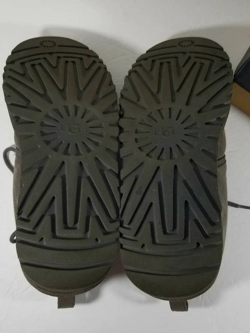 UGG gray neumel